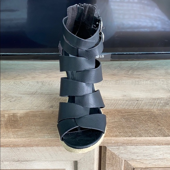 Shoes - Picture 2 of 3